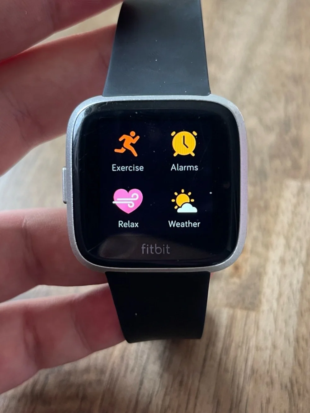Fitbit Versa Lite Smart Watch Fitness Activity Tracker W Charger FB 415